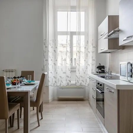 Deza Cozy Place Manzoni Rome Exterior photo